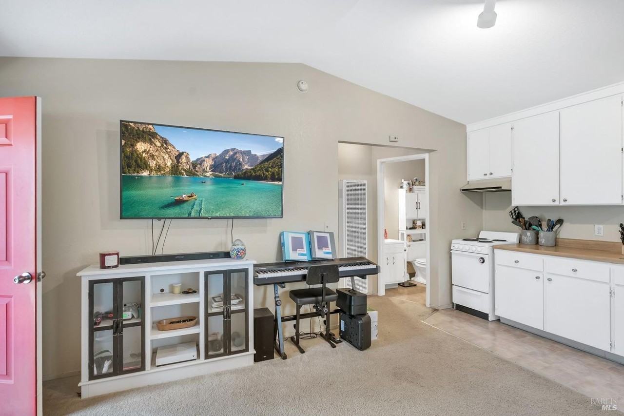 18823 Beatrice Dr #A - Photo 4 of 7