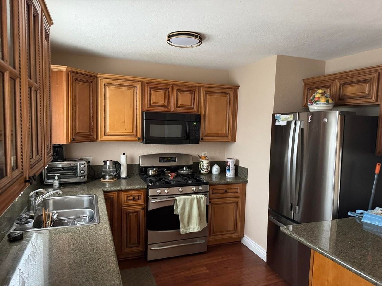 6425 Thomas Dr - Photo 2 of 11