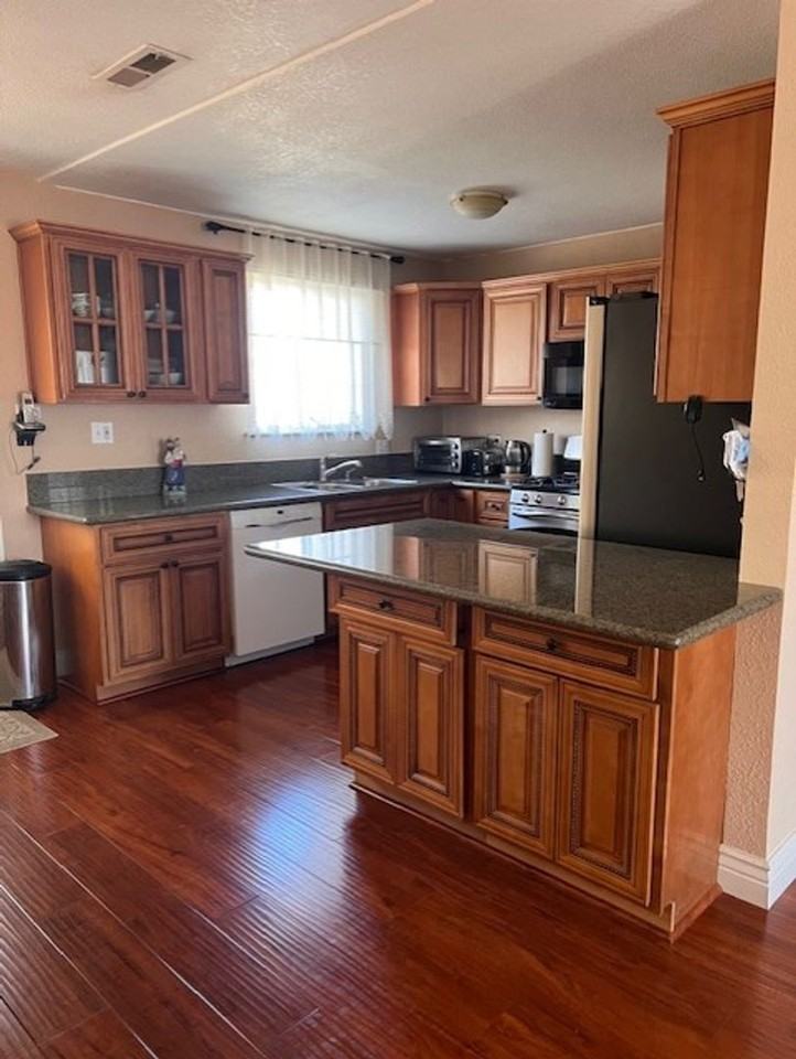 6425 Thomas Dr - Photo 3 of 11