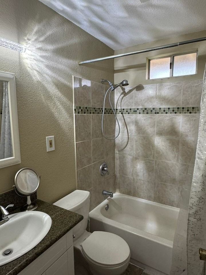 6425 Thomas Dr - Photo 4 of 11