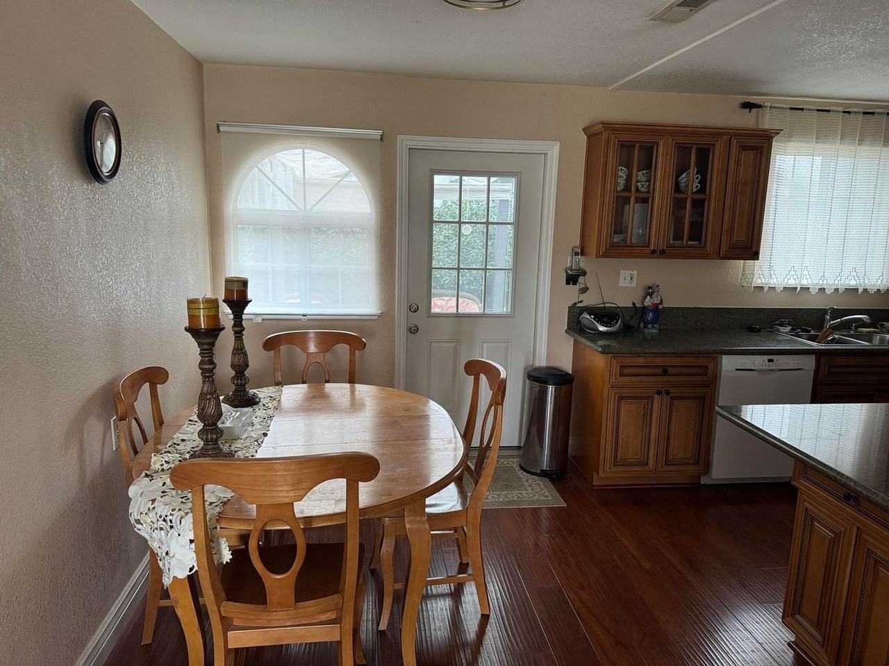 6425 Thomas Dr - Photo 5 of 11