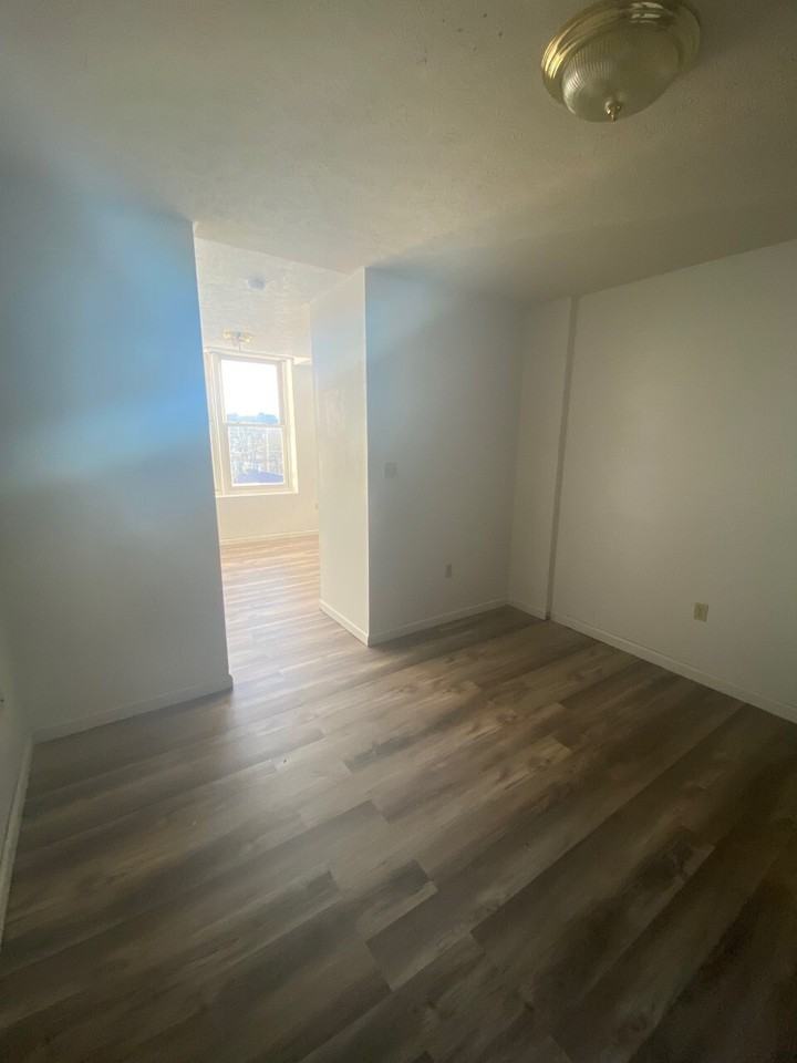 305 Mercer St - Photo 5 of 20