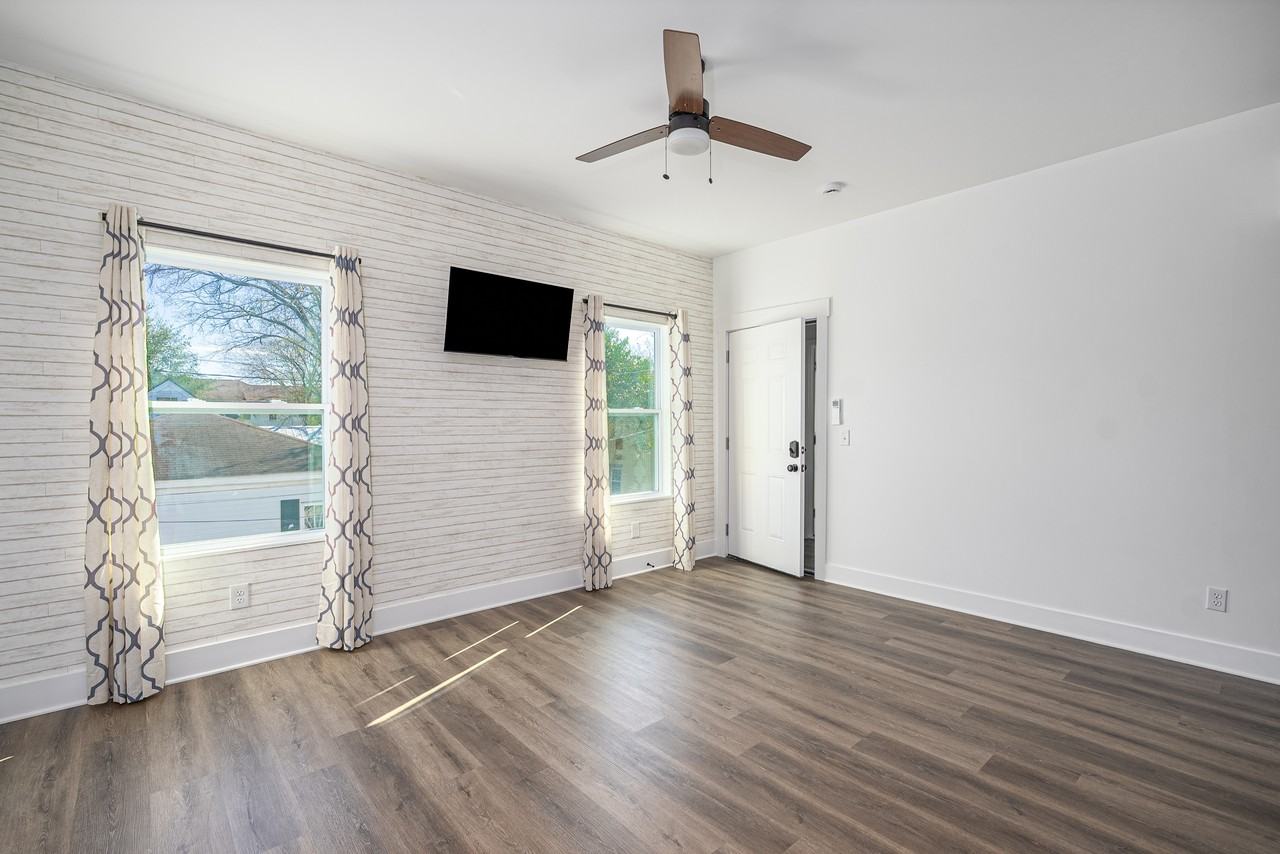 637 East Anderson Street - Photo 2 of 50