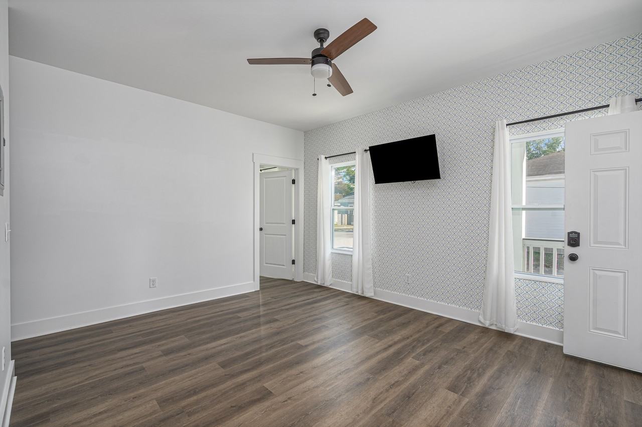 637 East Anderson Street - Photo 4 of 24