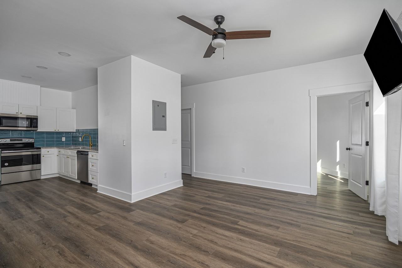 637 East Anderson Street - Photo 5 of 24