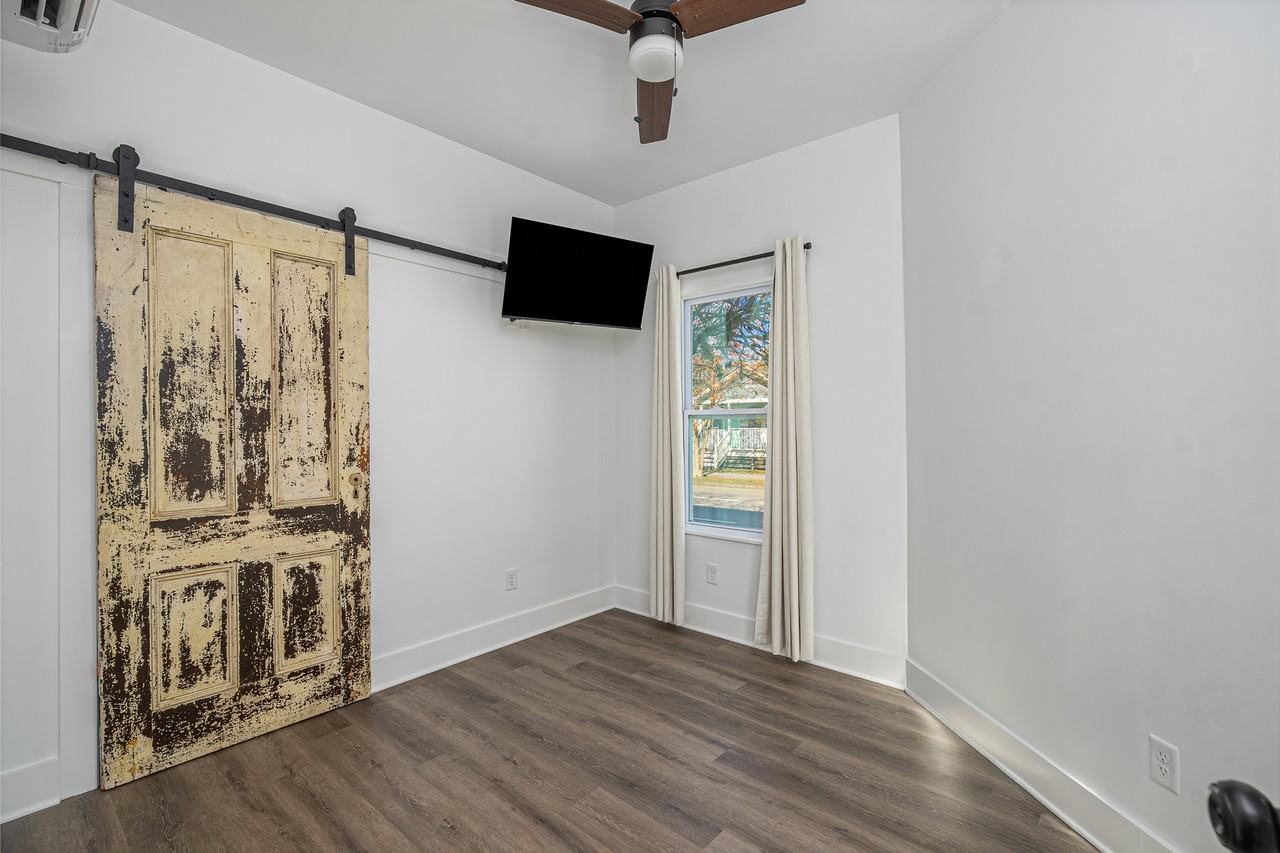 637 East Anderson Street - Photo 6 of 24