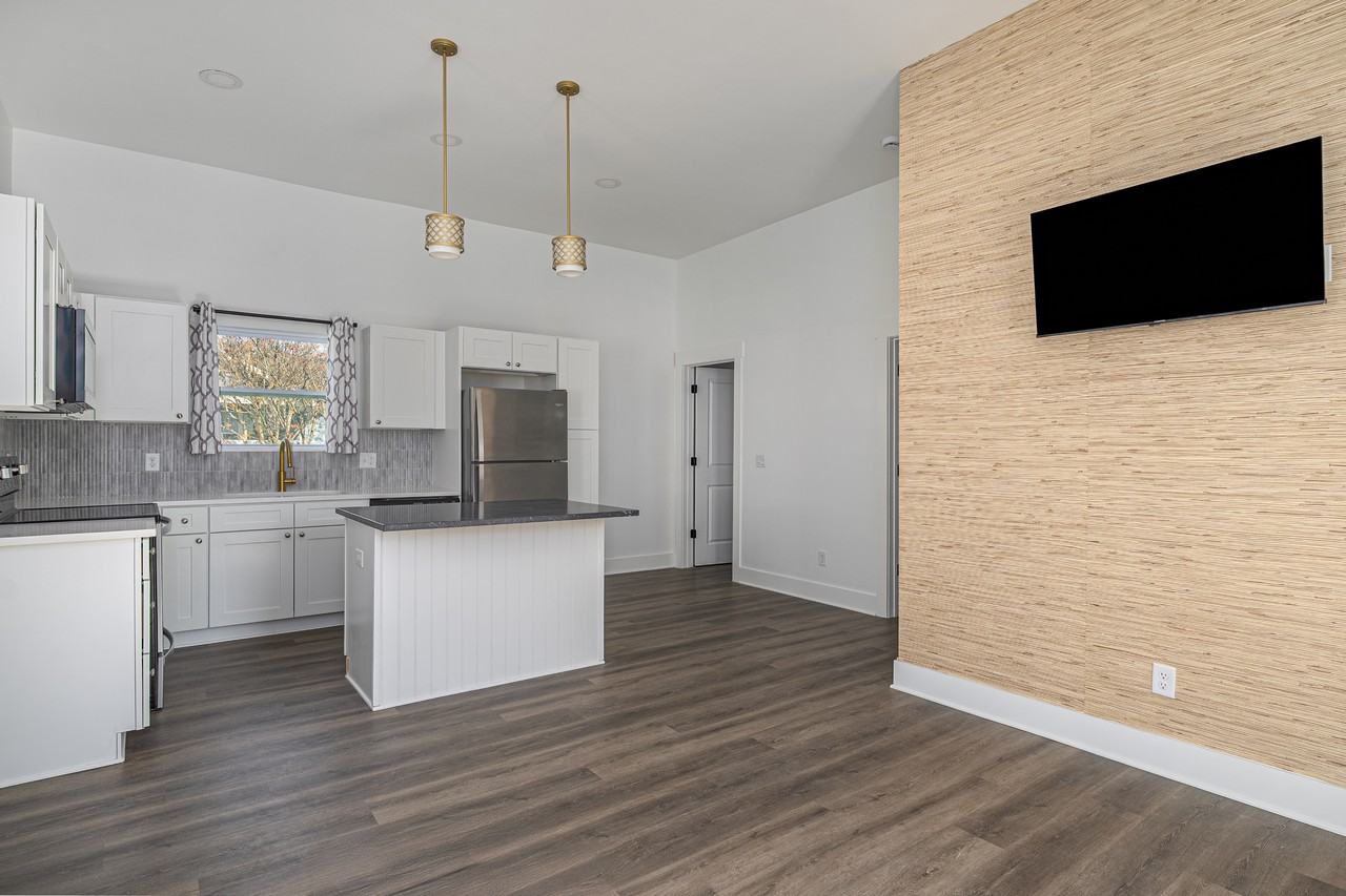 637 East Anderson Street - Photo 2 of 27