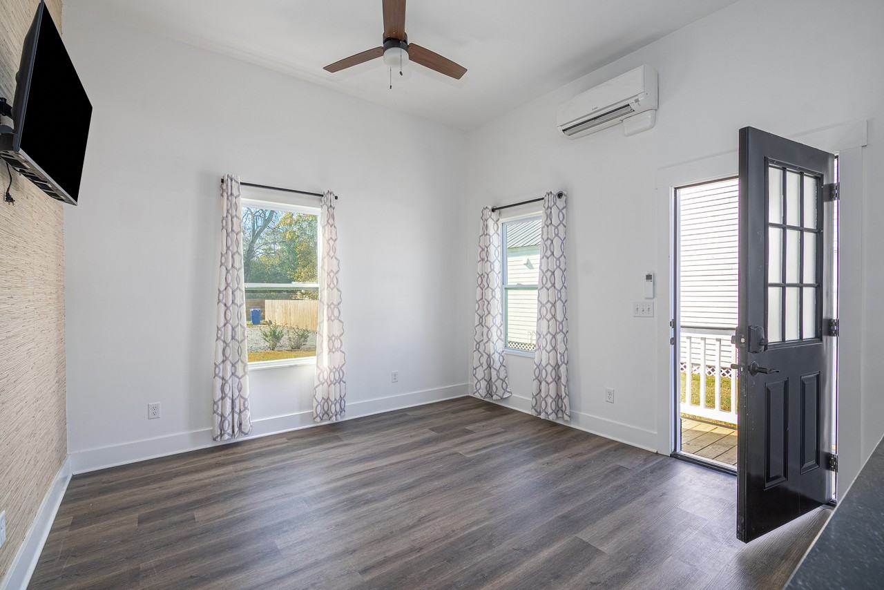 637 East Anderson Street - Photo 3 of 27