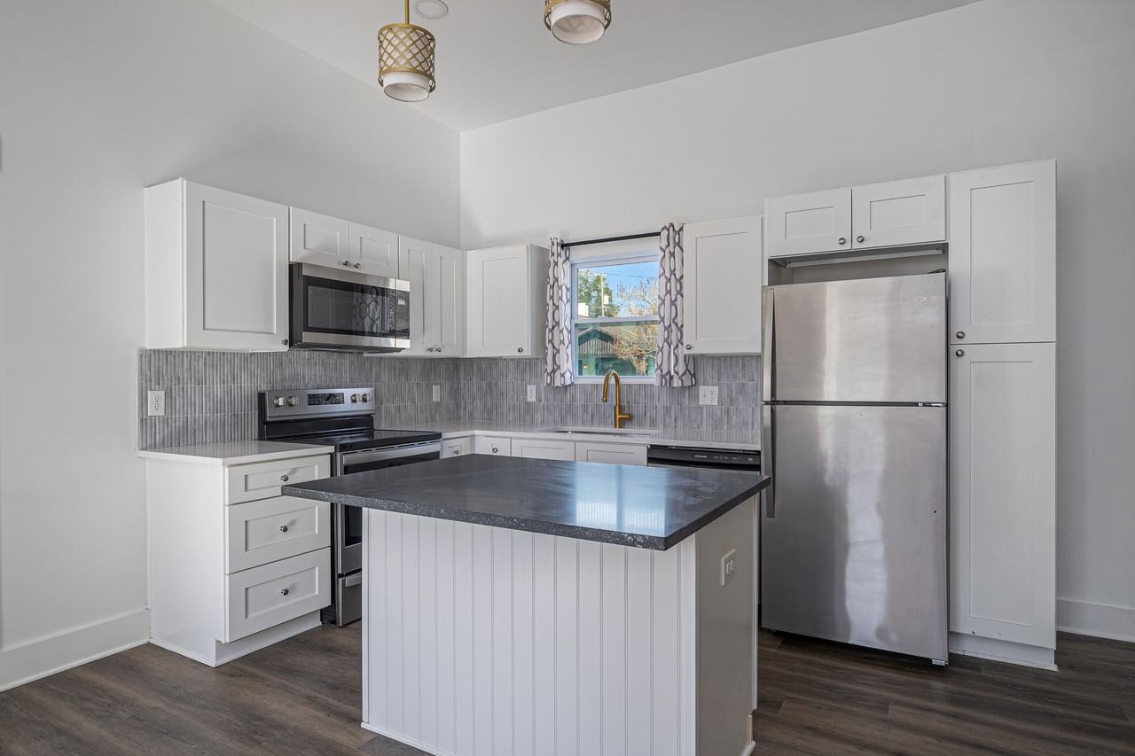 637 East Anderson Street - Photo 6 of 27