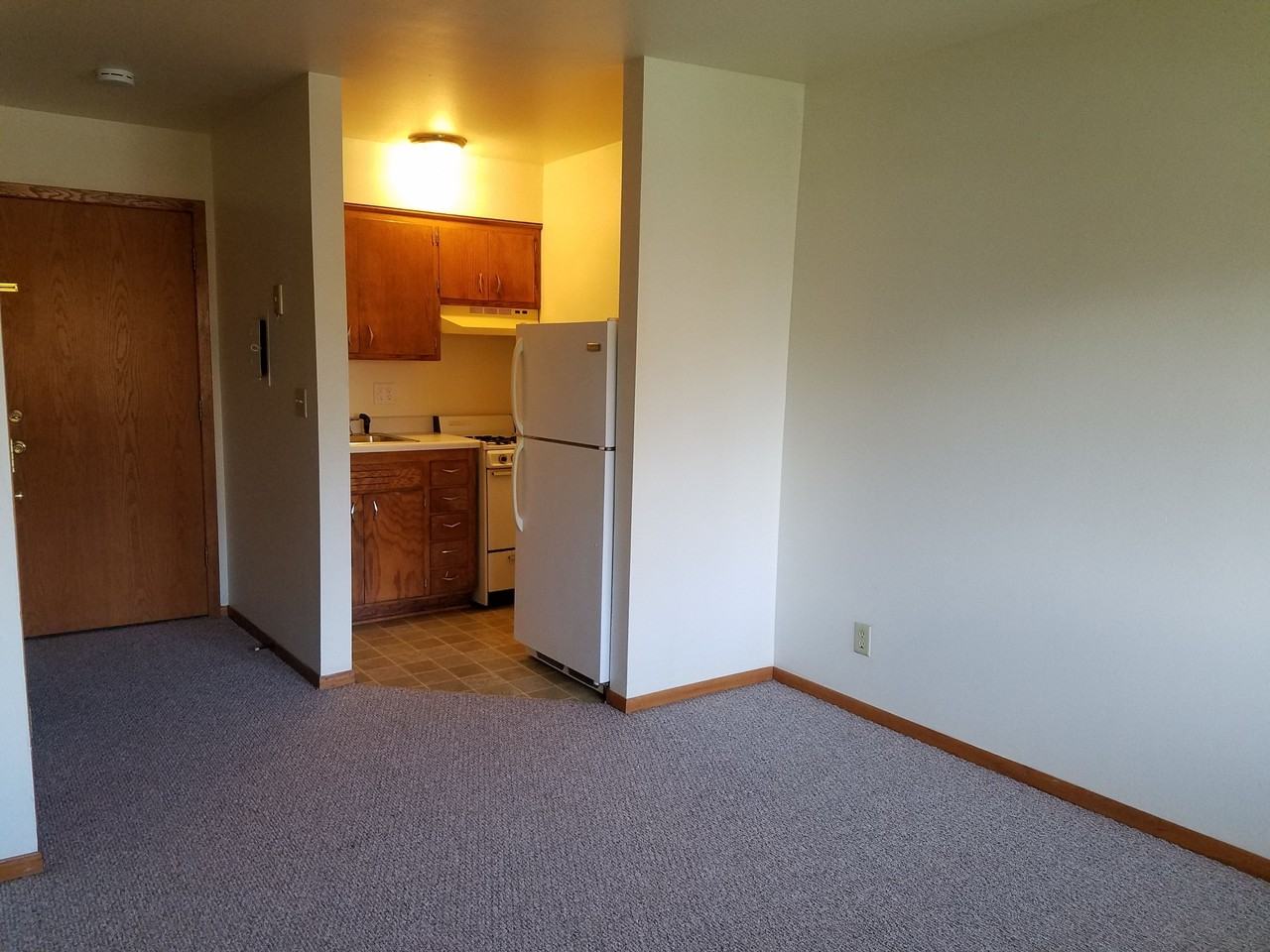 313 E Market St - Photo 2 of 8