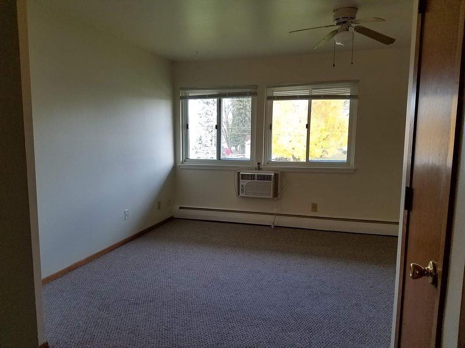 313 E Market St - Photo 3 of 8