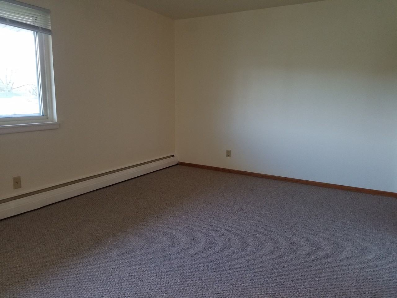 313 E Market St - Photo 4 of 8