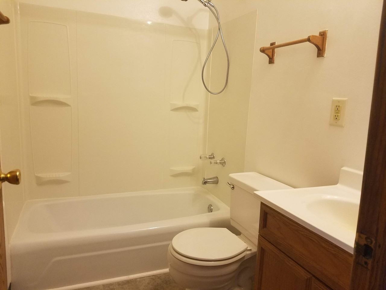 313 E Market St - Photo 7 of 8