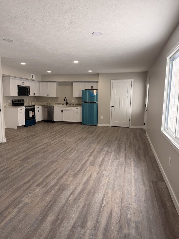 216 Wilcox Parkway - Photo 2 of 33