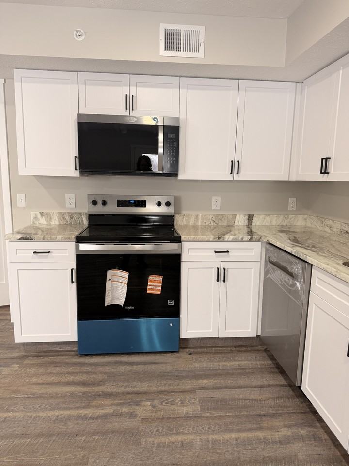 216 Wilcox Parkway - Photo 4 of 33