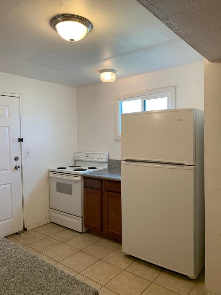 PM15-007 / 822 W. Thurber Road - Photo 2 of 13