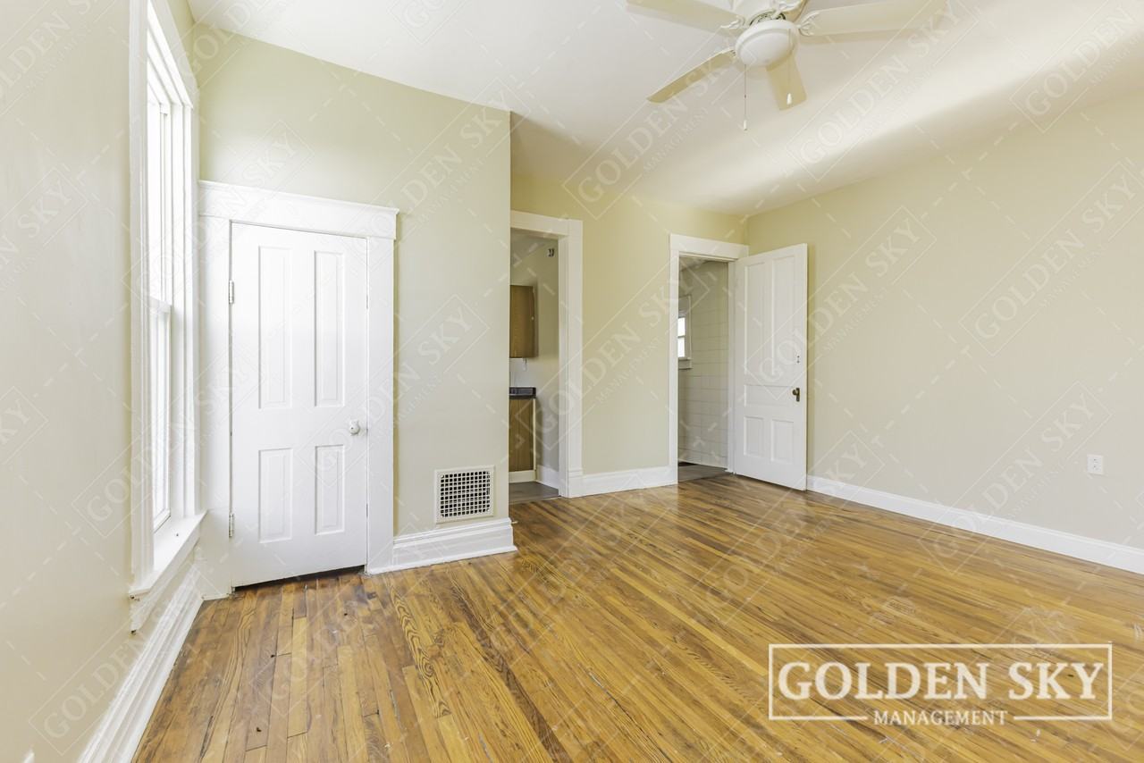 900 1/2 West Main Street - Photo 7 of 23