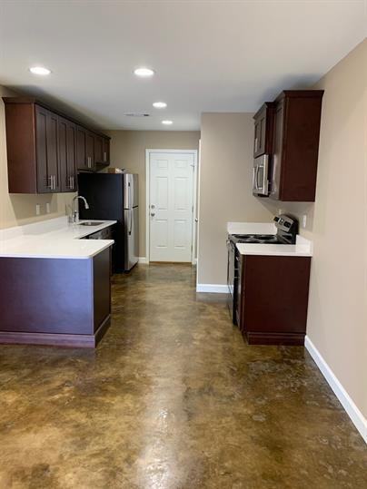 Oxford Pointe Apartments - Photo 3 of 6