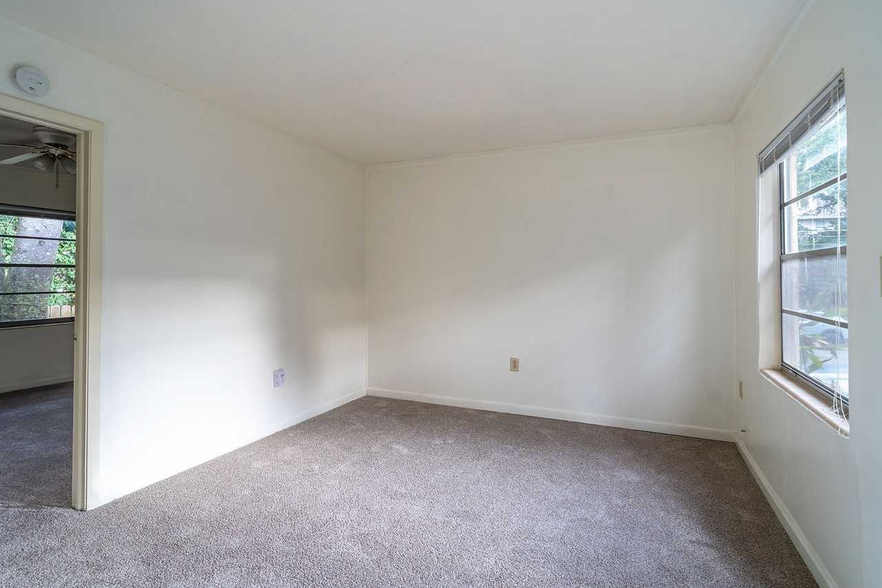 236 DeSoto Drive - Photo 5 of 12