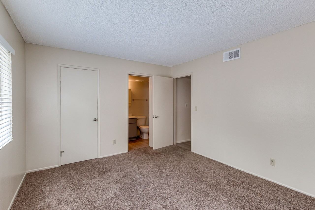 $500 off move in, Ready for Immediate Move in! - Photo 5 of 50