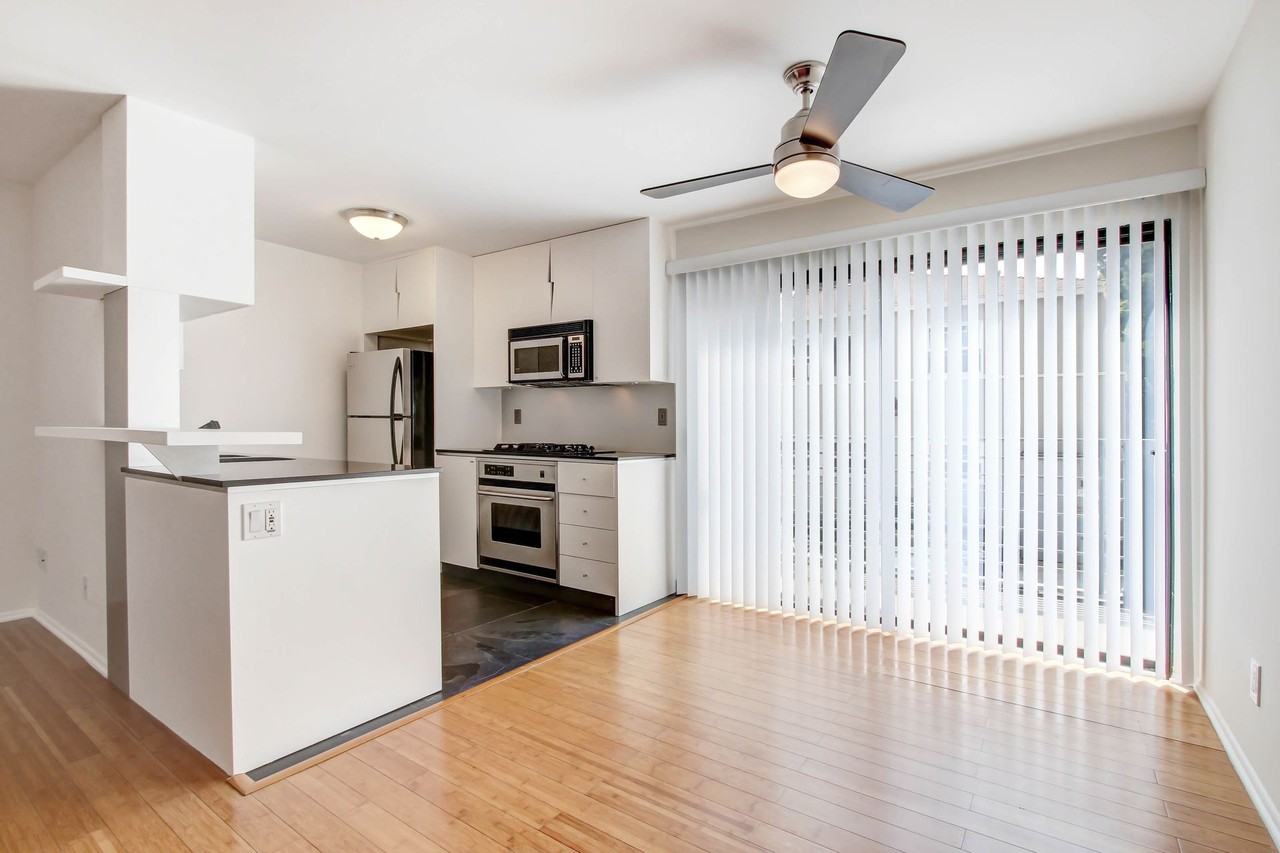 117 Pacific St. in Sant Monica - Photo 2 of 4