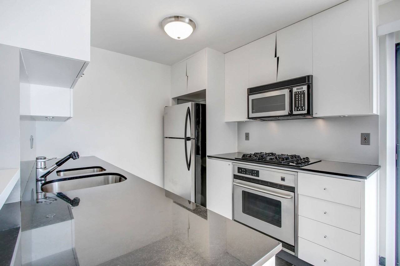 117 Pacific St. in Sant Monica - Photo 3 of 4