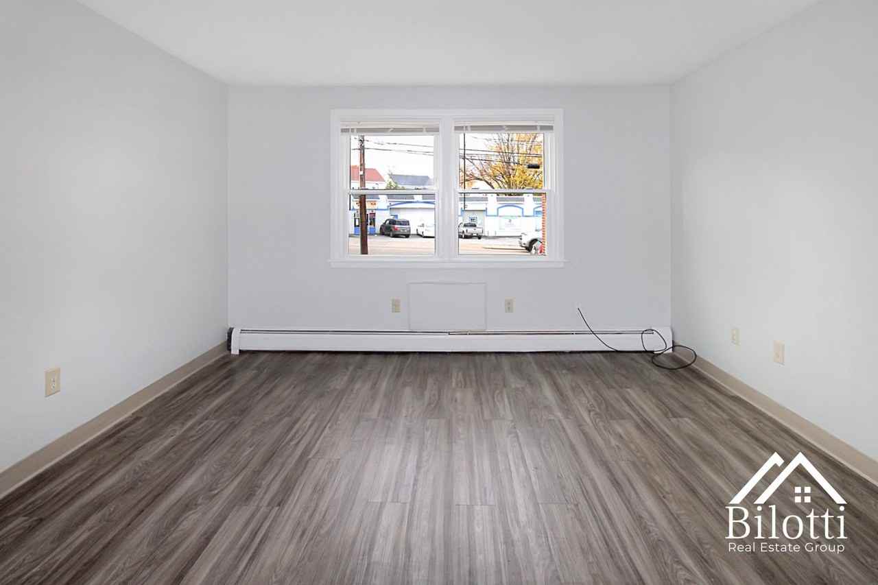 170 Pawtucket Avenue - Photo 3 of 12