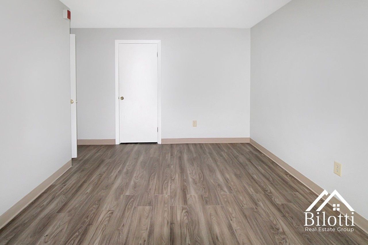 170 Pawtucket Avenue - Photo 6 of 12