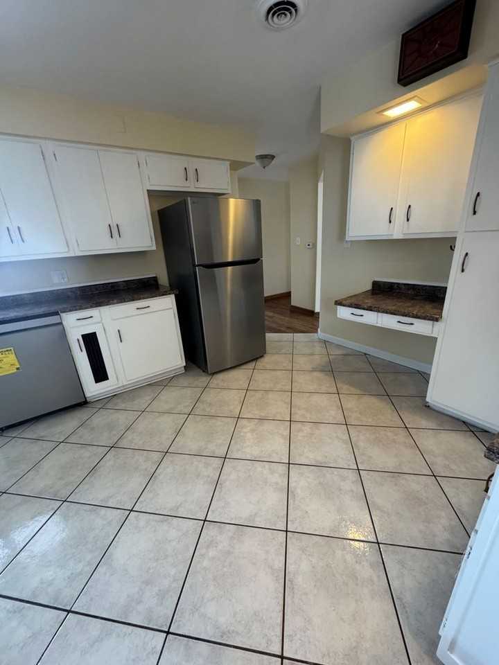 3204 Buckingham Dr - Photo 2 of 13