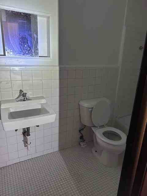 16623 Schaefer Highway - Photo 5 of 30