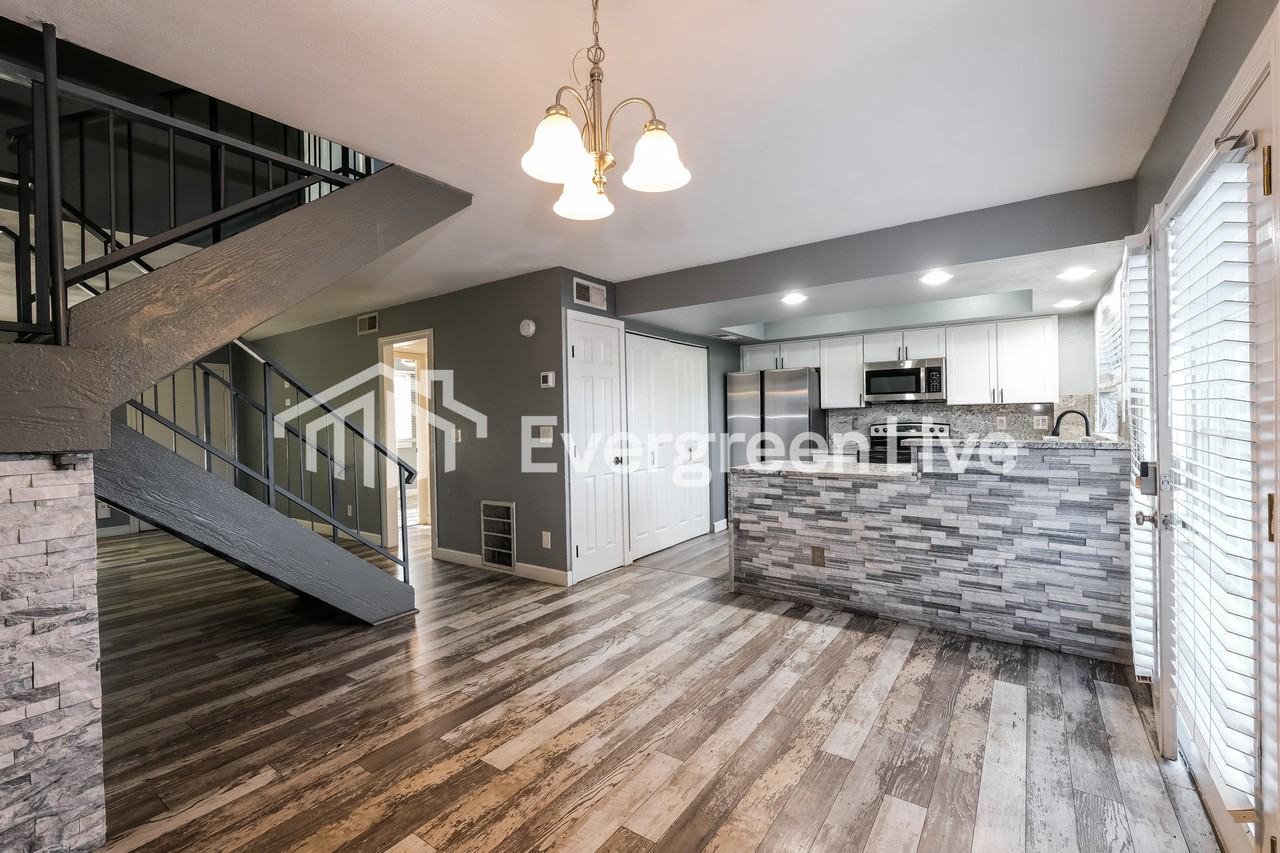 4637 N 21st Ave - Photo 5 of 16