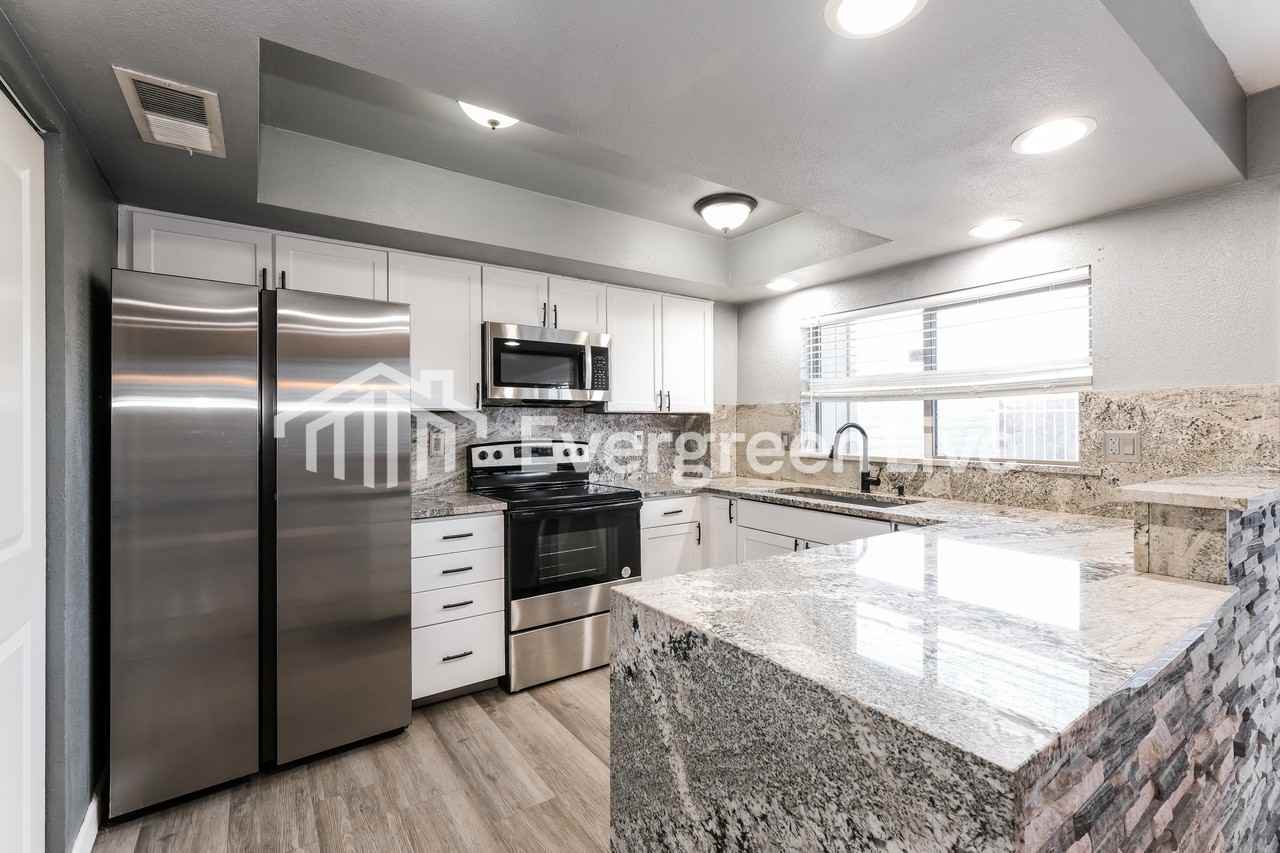 4637 N 21st Ave - Photo 6 of 16