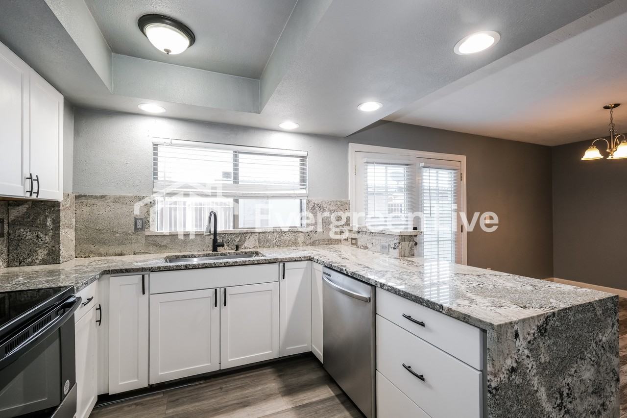 4637 N 21st Ave - Photo 7 of 16