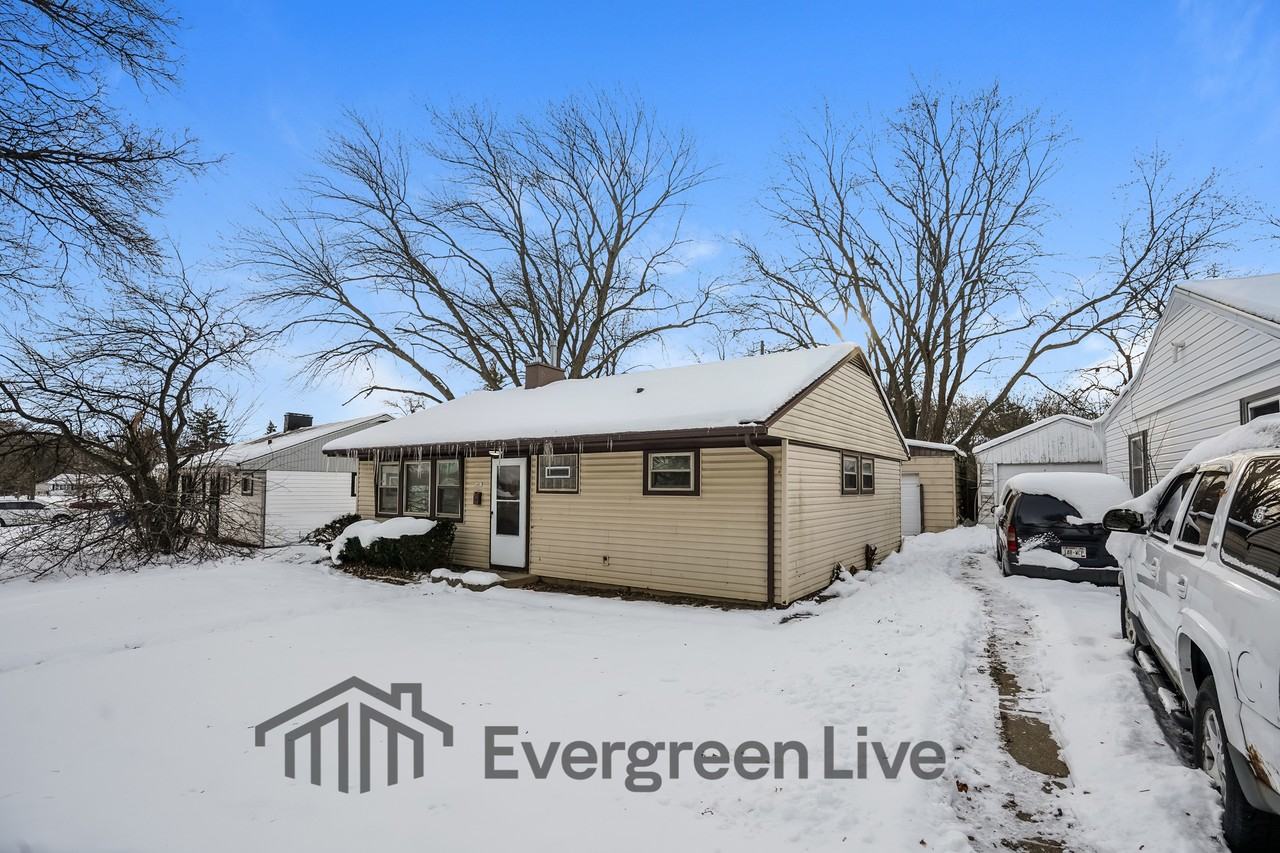 5481 N 72nd St - Photo 3 of 11