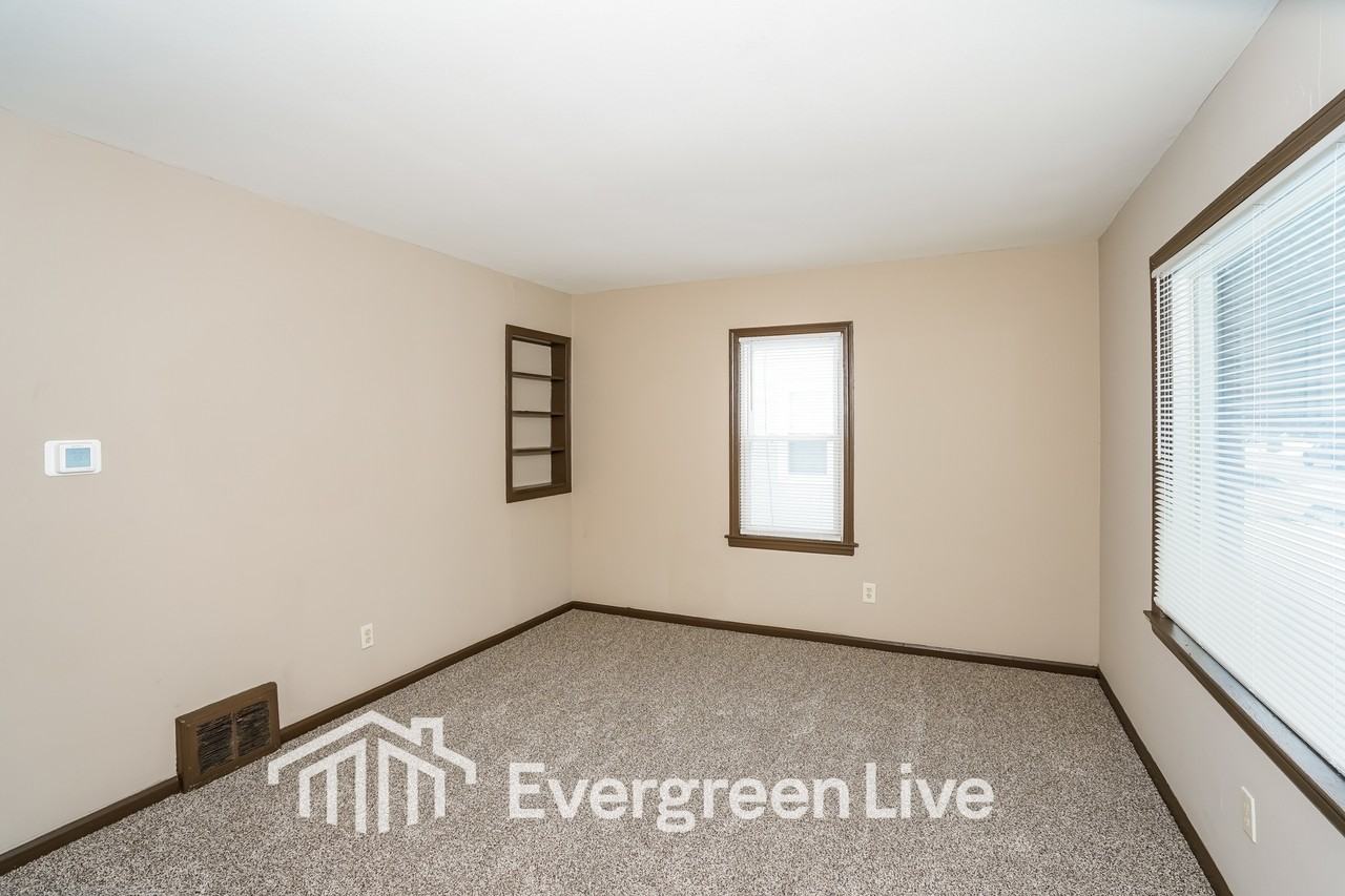 4544 North 46th Street - Photo 3 of 15
