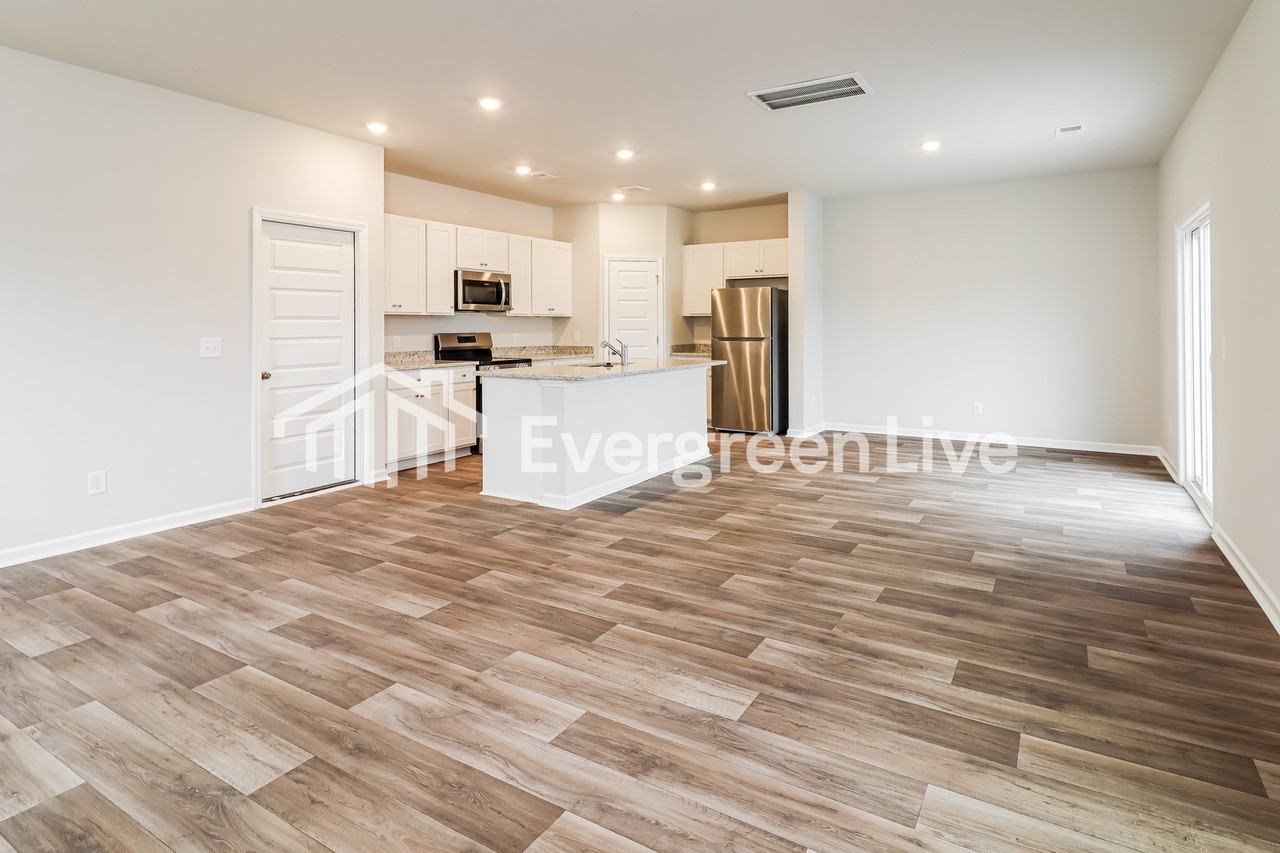 100 Crimson Ln - Photo 4 of 16