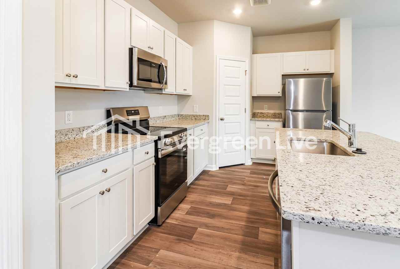 100 Crimson Ln - Photo 5 of 16