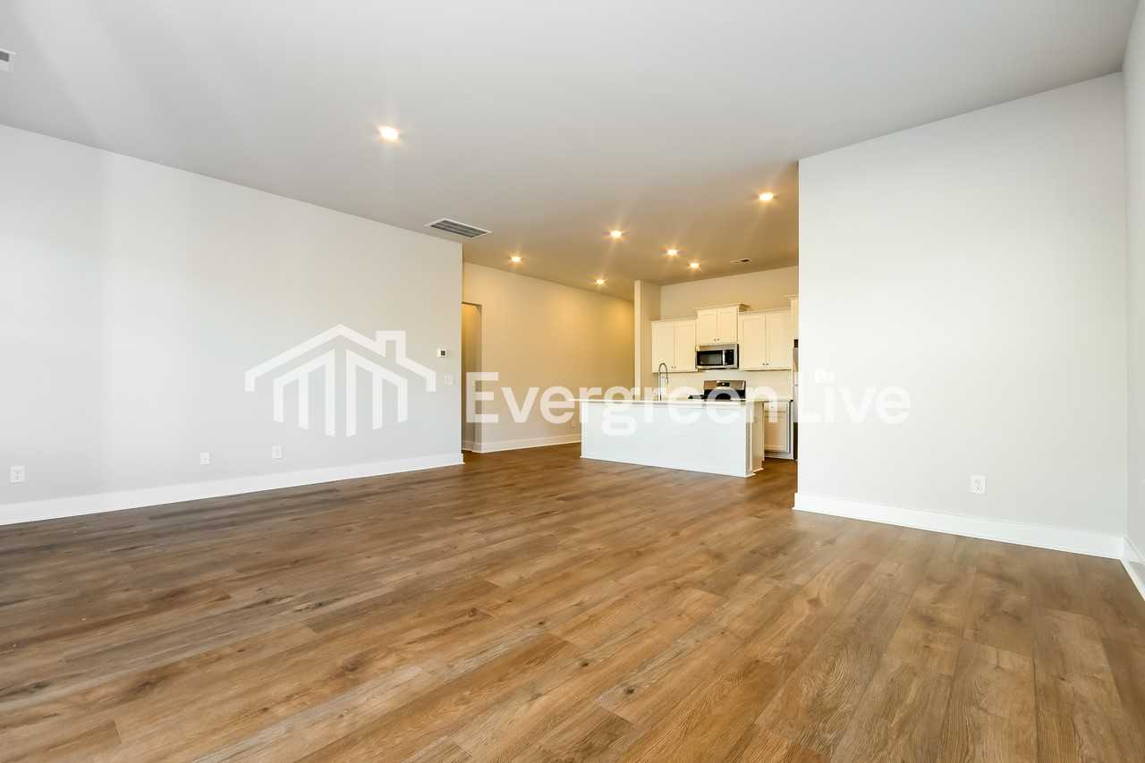 134 Bloomsbury St - Photo 3 of 15