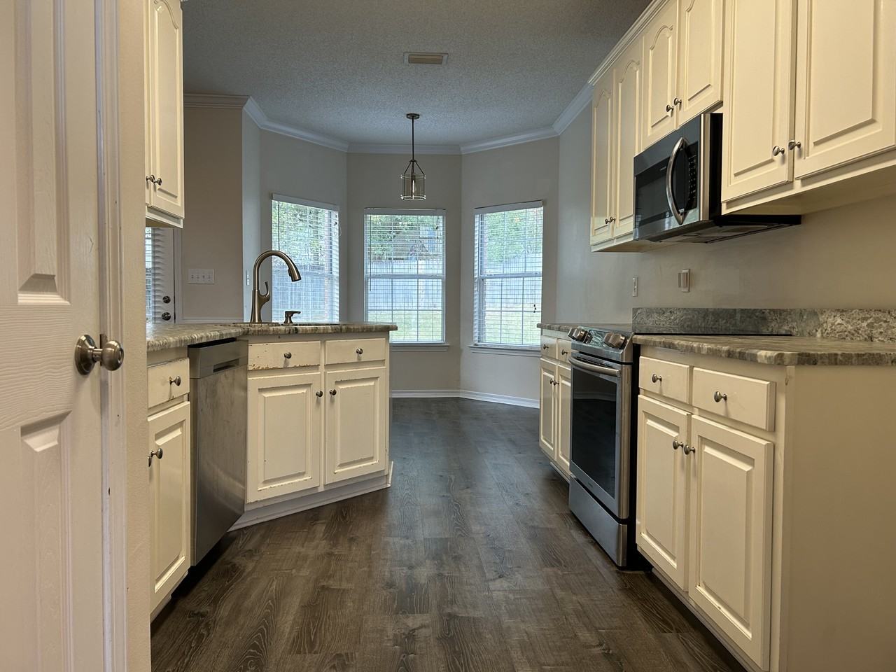 6424 Cherry Ridge Court West - Photo 7 of 25