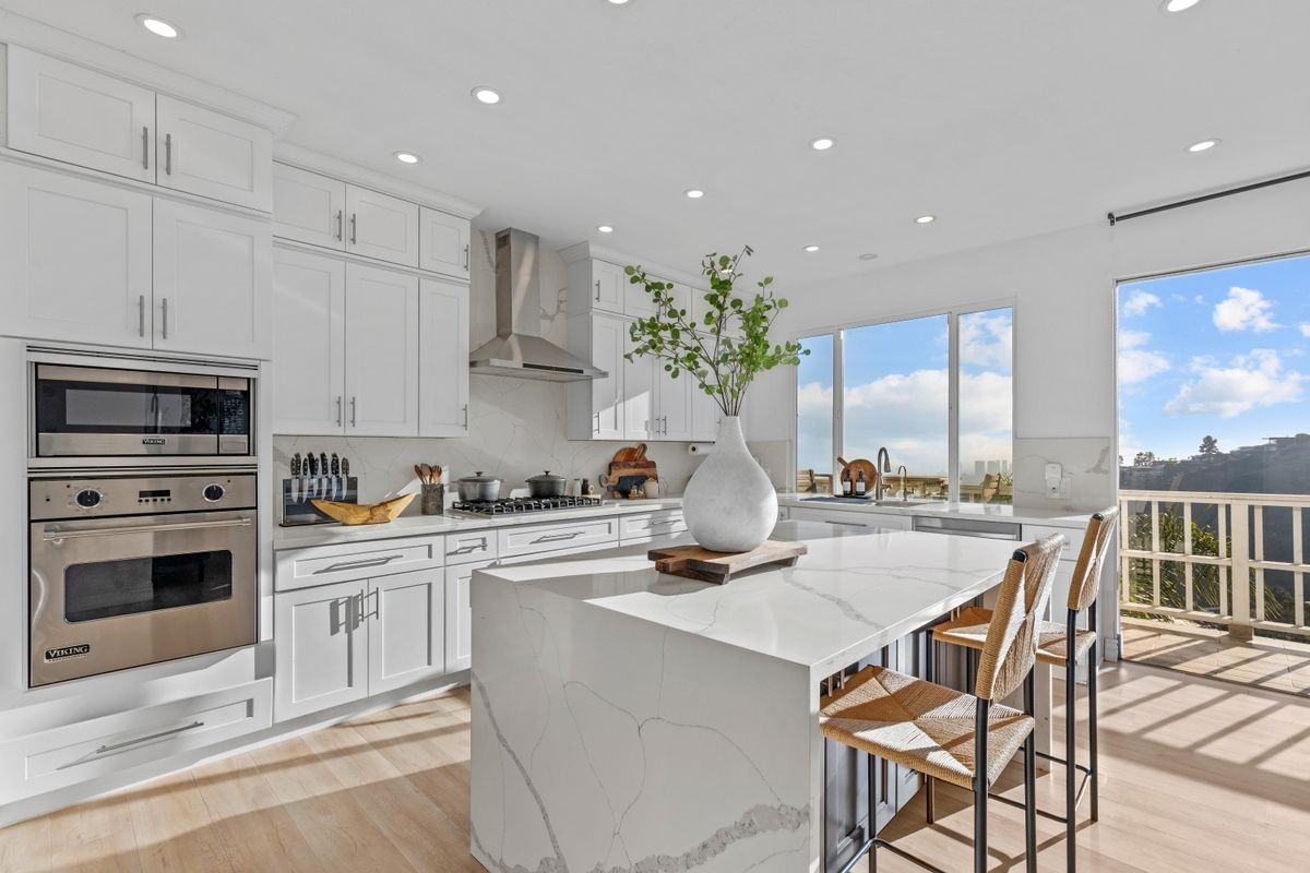 2019 Sunset Plaza Dr - Photo 5 of 48