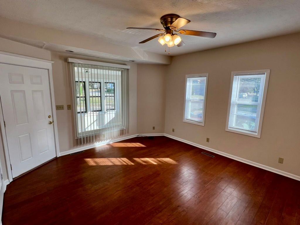 1823 Hutchins Ave - Photo 3 of 12