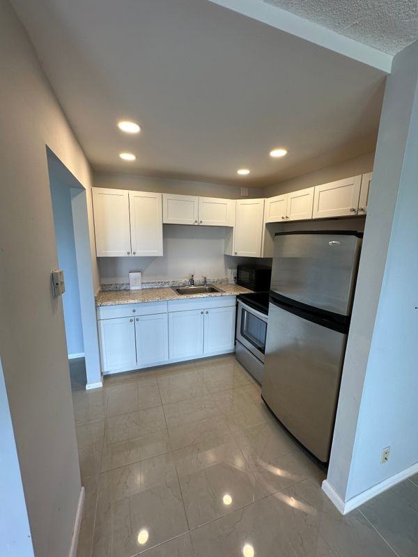 37 Brighton East - Photo 4 of 28