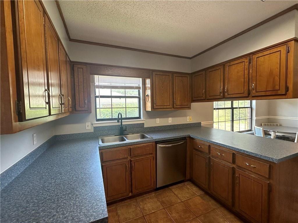 6750 Browder Drive - Photo 7 of 32