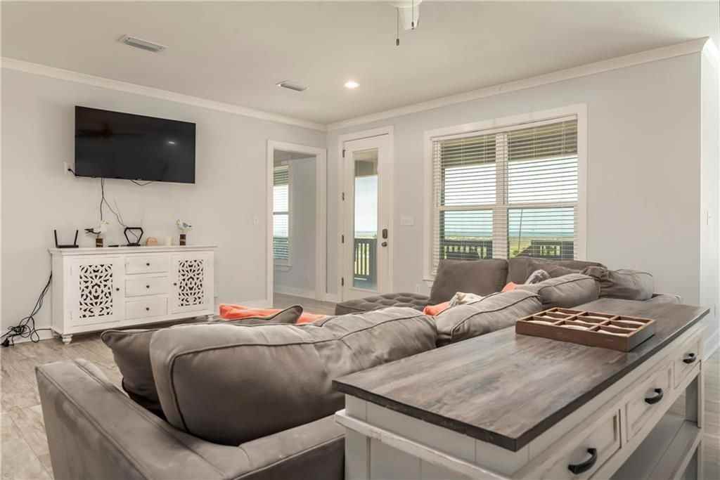 1913 Cadillac Avenue - Photo 2 of 43