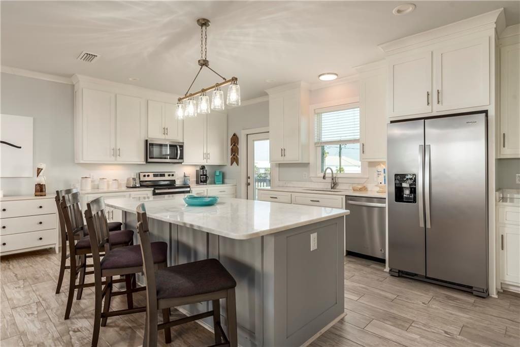 1913 Cadillac Avenue - Photo 3 of 43