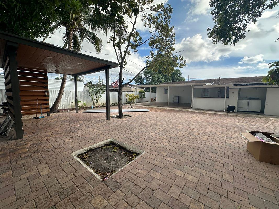 1211 West 34th Street - Photo 4 of 6