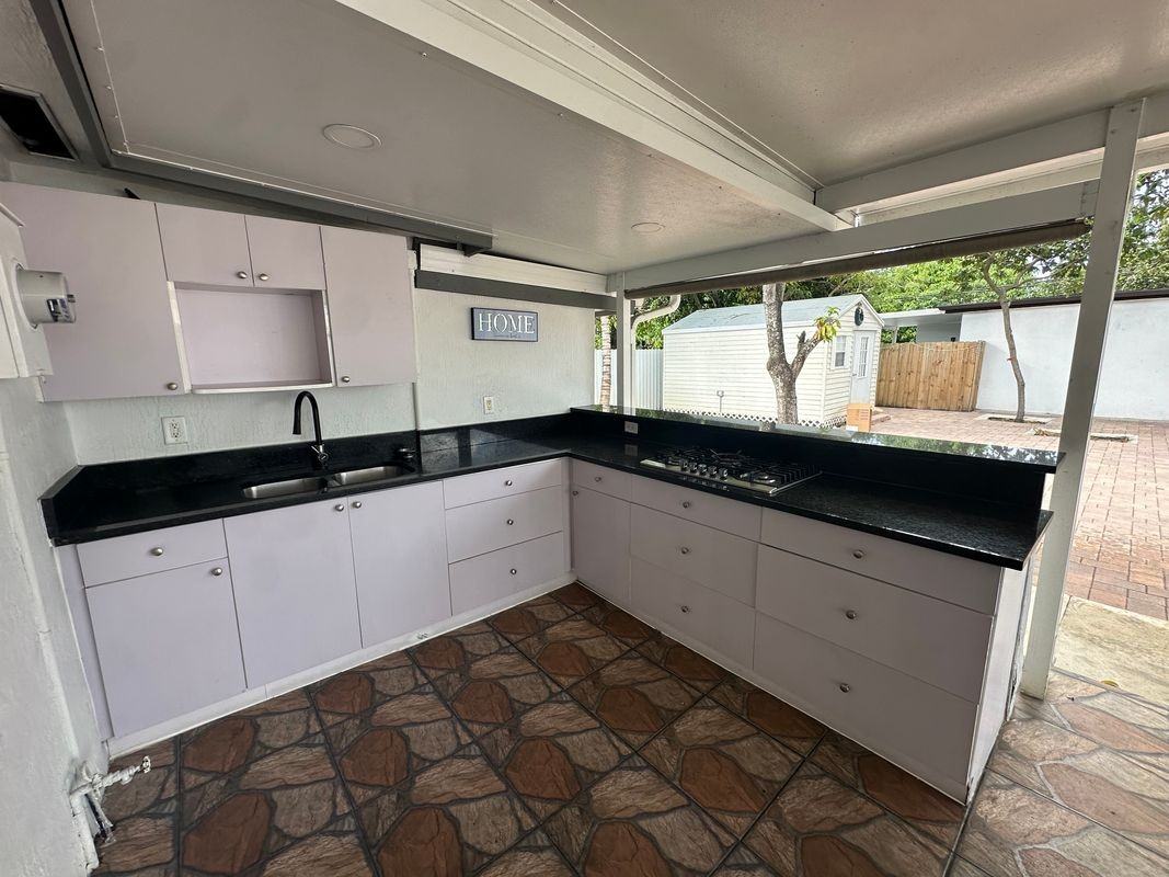 1211 West 34th Street - Photo 5 of 6