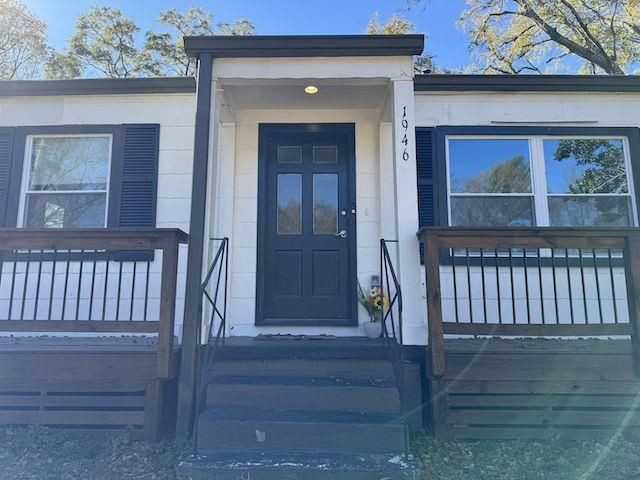 1946 Hazelwood Drive Southeast - Photo 2 of 17