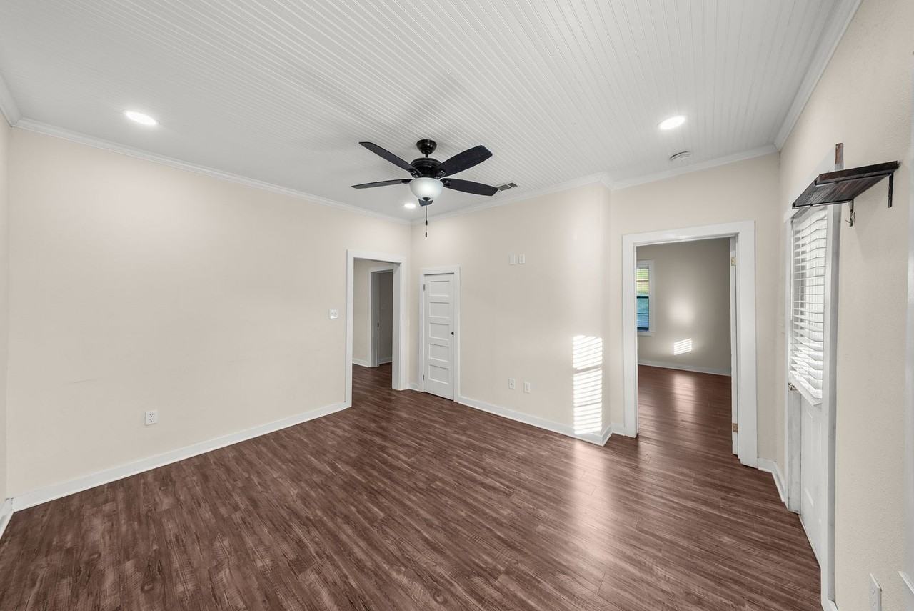 306 Courthouse Street - Photo 3 of 7