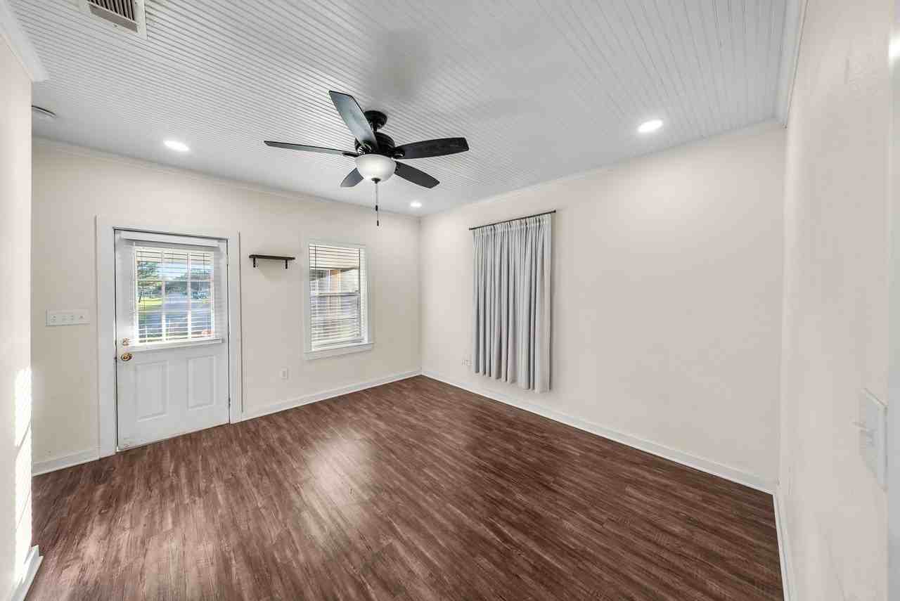 306 Courthouse St - Photo 4 of 7